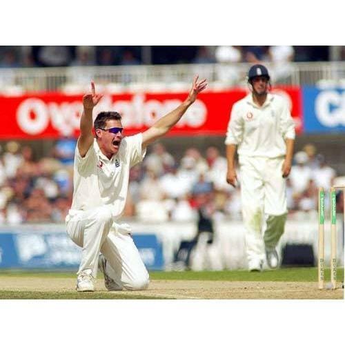 Ashley Giles celebrates getting the wicket of Jacues Kallis during the Npower Fifth Test - England v South Africa at the Oval | TotalPoster