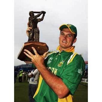 Graeme Smith lifts the series trophy after victory in the seventh and final one day international match between South Africa and England at the Centurion Cricket Ground in Pretoria | TotalPoster