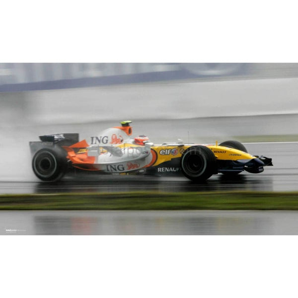 Heikki Kovalainen / Renault F1 in action during the Japanese F1 Grand Prix at Fuji Speedway | TotalPoster