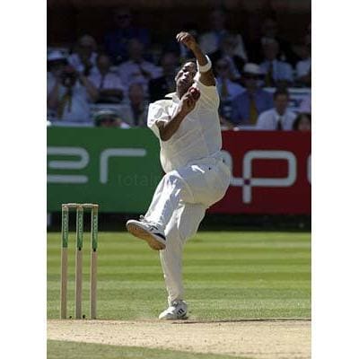Makhaya Ntini in action during the Npower 2nd Test - England v South Africa at Lords | TotalPoster