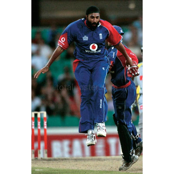 Monty Panesar celebrates the wicket of Michael Hussey during the Twenty20 cricket match between England and Australia at the Sydney Cricket | TotalPoster