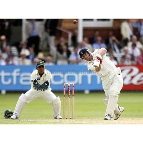 Paul Collingwood in action during the first Npower International Cricket test match between Pakistan and England | TotalPoster